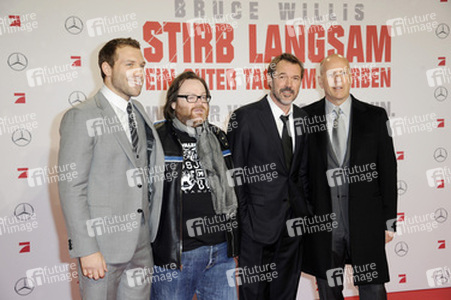 Bruce Willis, Jai Courtney, Sebastian Koch, John Moore