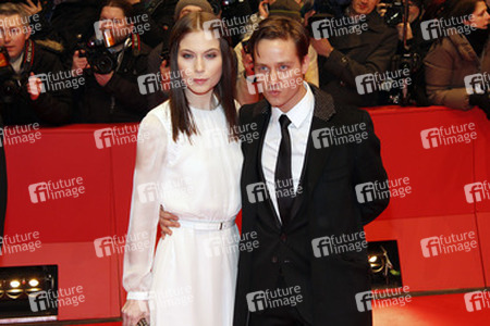 Nora von Waldstätten, Tom Schilling