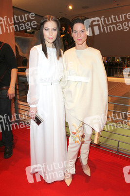 Nora von Waldstätten, Bibiana Beglau