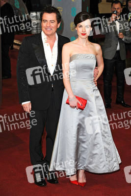 Jessica Raine mit Begleitung