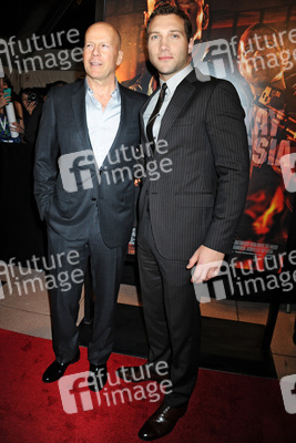 Bruce Willis, Jai Courtney