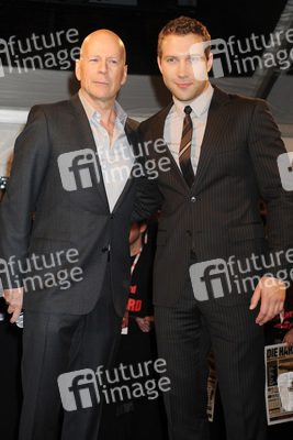 Bruce Willis, Jai Courtney