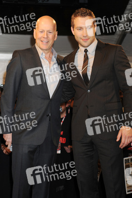 Bruce Willis, Jai Courtney