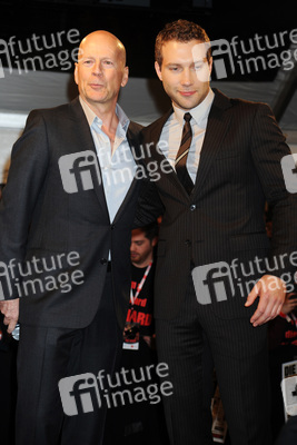 Bruce Willis, Jai Courtney