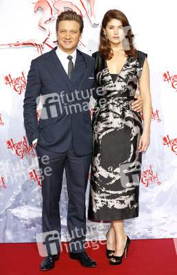 Jeremy Renner, Gemma Arterton