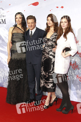 Famke Janssen, Jeremy Renner, Gemma Arterton, Pihla Viitala
