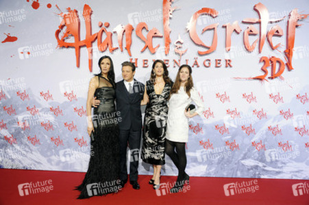 Famke Janssen, Jeremy Renner, Gemma Arterton, Pihla Viitala
