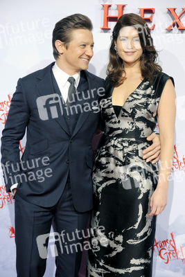 Jeremy Renner, Gemma Arterton