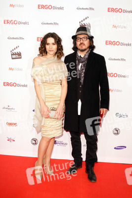 Belcim Bilgin mit Begleitung