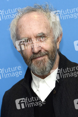 Jonathan Pryce