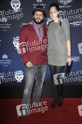 Manuel Cortez, Raffaela Wais