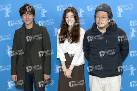Sunkyun Lee / Seon-gyun Lee / Lee Sun-gyun, Eunchae Jung / Jeong Eun-Chae / Jung Eun-chae, Sangsoo Hong / Sang-soo Hong
