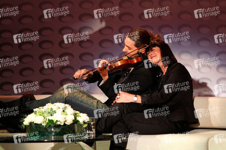 David Garrett, Yvonne Lenartowicz