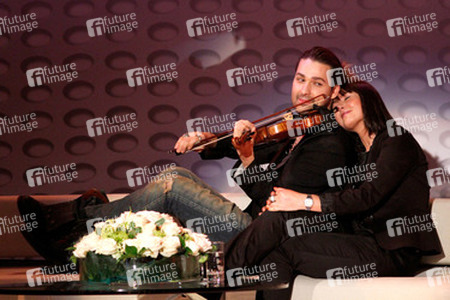 David Garrett, Yvonne Lenartowicz