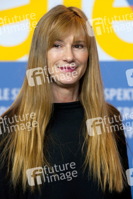 Holly Hunter