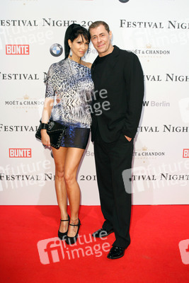 Sven Martinek mit Freundin Moni