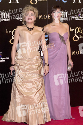 Kiti Manver mit Begleitung