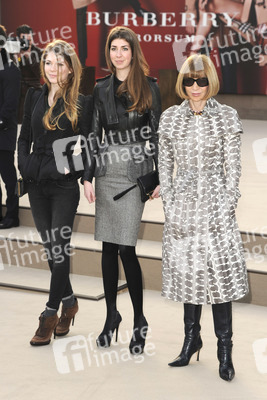 Anna Wintour mit Gästen