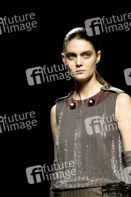 Victorio & Lucchino Model