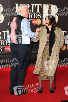 Mitch Winehouse, Janis Winehuouse