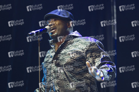 Claude Woods (Earth Wind & Fire Experience feat. Al McKay Allstars)