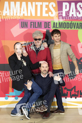 Carlos Areces, Pedro Almodóvar,Javier Cámara, Raúl Arévalo