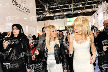 Pamela Anderson auf der Beauty Messe Düsseldorf