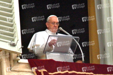 Papst Franziskus bei seinem ersten öffentlichen Angelus Gebet