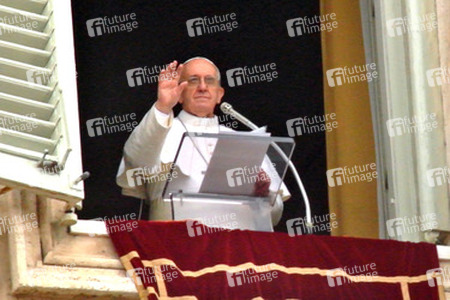 Papst Franziskus bei seinem ersten öffentlichen Angelus Gebet