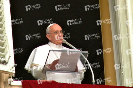 Papst Franziskus bei seinem ersten öffentlichen Angelus Gebet