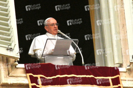 Papst Franziskus bei seinem ersten öffentlichen Angelus Gebet