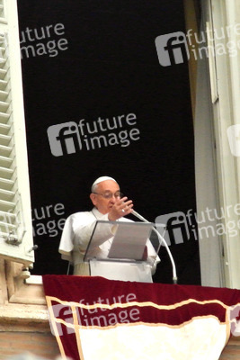 Papst Franziskus bei seinem ersten öffentlichen Angelus Gebet