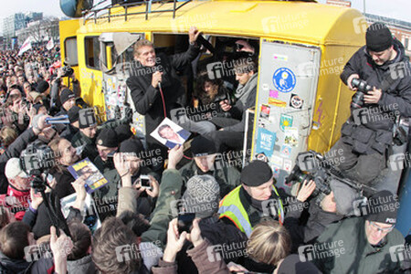 David Hasselhoff protestiert gegen Abbau der Berliner Mauer