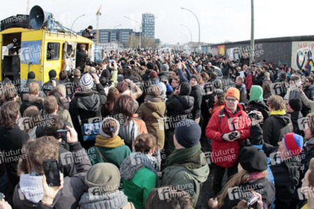 David Hasselhoff protestiert gegen Abbau der Berliner Mauer