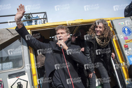 David Hasselhoff protestiert gegen Abbau der Berliner Mauer
