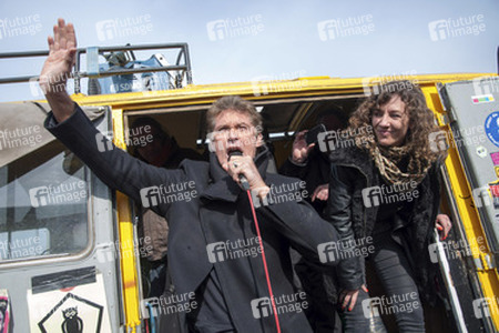 David Hasselhoff protestiert gegen Abbau der Berliner Mauer