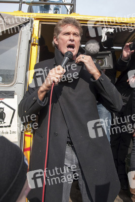 David Hasselhoff protestiert gegen Abbau der Berliner Mauer