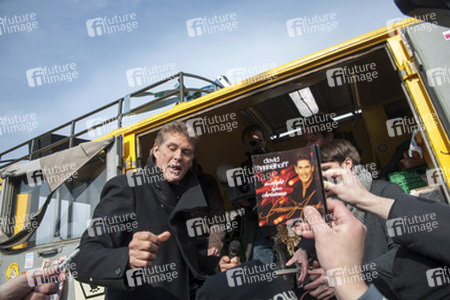 David Hasselhoff protestiert gegen Abbau der Berliner Mauer