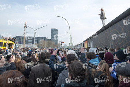 David Hasselhoff protestiert gegen Abbau der Berliner Mauer