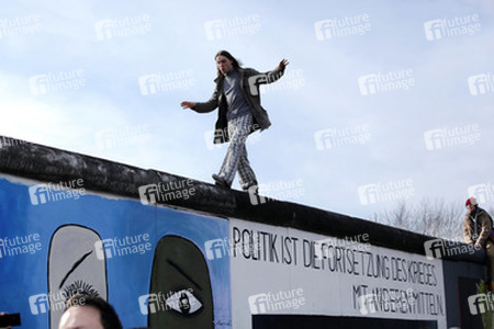 David Hasselhoff protestiert gegen Abbau der Berliner Mauer