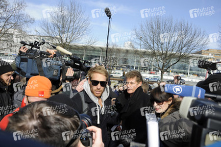David Hasselhoff protestiert gegen Abbau der Berliner Mauer