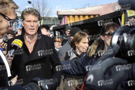 David Hasselhoff protestiert gegen Abbau der Berliner Mauer