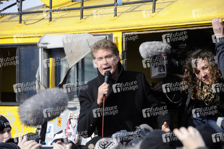 David Hasselhoff protestiert gegen Abbau der Berliner Mauer