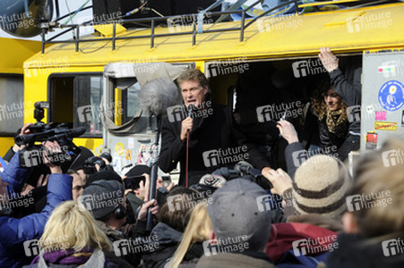 David Hasselhoff protestiert gegen Abbau der Berliner Mauer