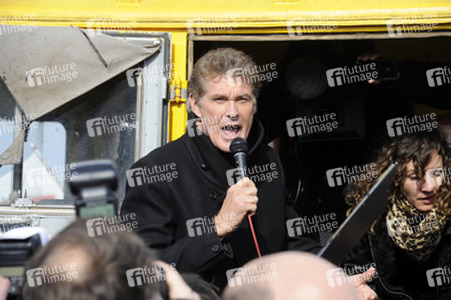 David Hasselhoff protestiert gegen Abbau der Berliner Mauer