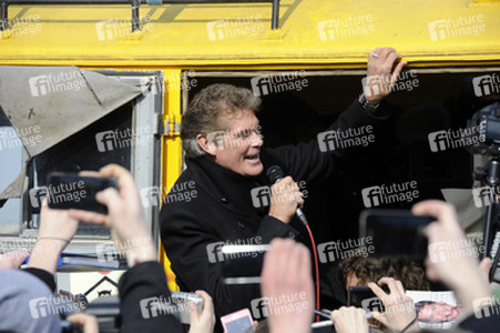 David Hasselhoff protestiert gegen Abbau der Berliner Mauer