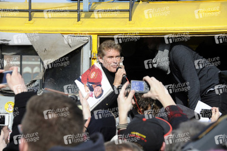 David Hasselhoff protestiert gegen Abbau der Berliner Mauer