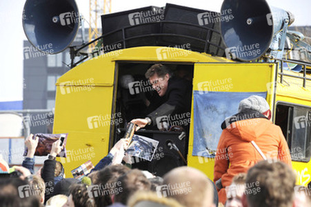David Hasselhoff protestiert gegen Abbau der Berliner Mauer