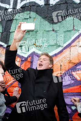 David Hasselhoff protestiert gegen Abbau der Berliner Mauer