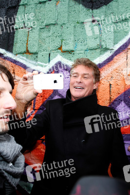David Hasselhoff protestiert gegen Abbau der Berliner Mauer